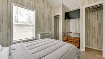 2 soveværelser, skrivebord, strygejern/strygebræt, internetforbindelse