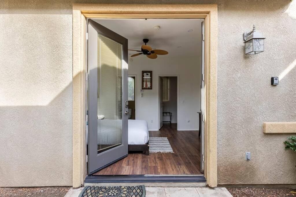 Caja de seguridad en la habitación y cortinas blackout 