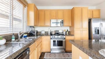 Family House, Garden View | Private kitchen | Fridge, microwave, stovetop, cookware/dishes/utensils