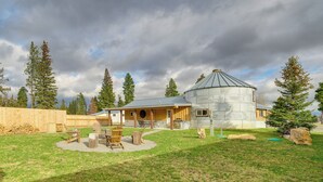 A rustic cabin with a round silo-like structure, wooden deck, and a large tree in the background. - Mtn-View Retreat w/ Yard: 4 Mi to Dtwn Lincoln (Lincoln)