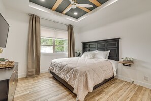 2 bedrooms, iron/ironing board, Internet, bed sheets - San Antonio Summer Stay! Near River Walk, Zoo (San Antonio)