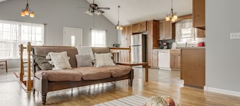 Near Tennessee River! Pet-Friendly Family Cottage!