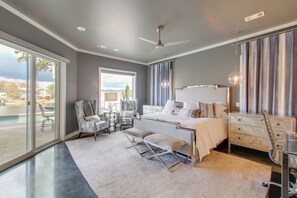 4 bedrooms, travel cot, Internet, bed sheets - Private Pool & Slip: Luxury Lake Hamilton Home! (Hot Springs)