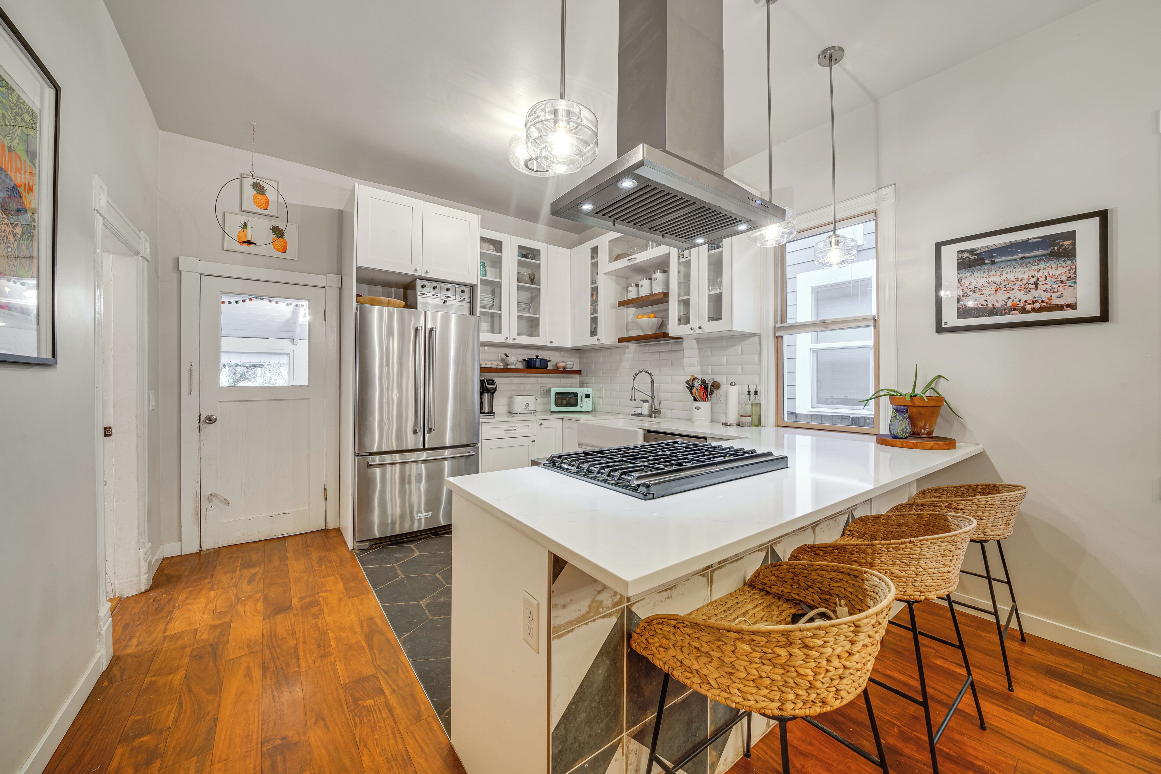 Fridge, microwave, stovetop, dishwasher