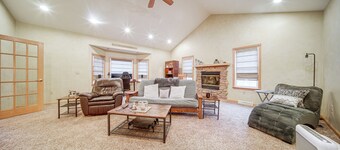 Family & Pet Friendly! 7-Acre Escape in Jefferson