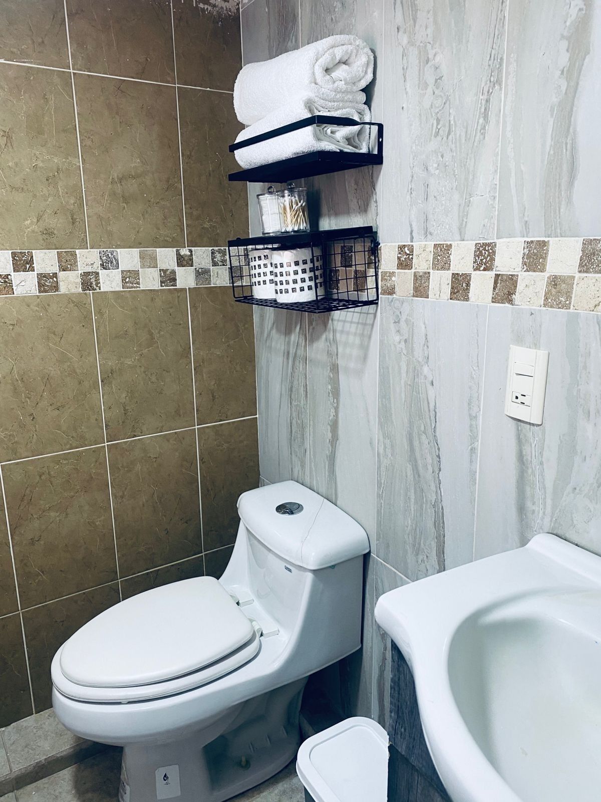 Håndklær, såpe og toalettpapir