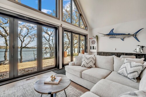 Lower Gar Family Fun- Private Dock, 6 bedrooms, Close to boat Ramp