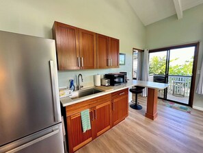 Fridge, microwave, coffee/tea maker, toaster - Walua Trail Oceanview Hideaway:A/C/W/D/Parking (Kailua-Kona)