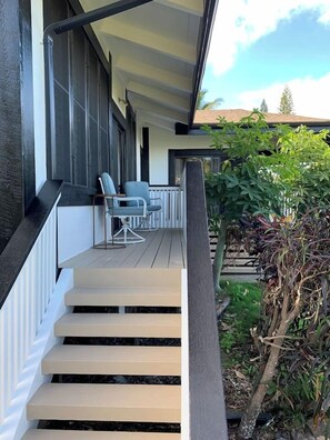 Property grounds - Walua Trail Oceanview Hideaway:A/C/W/D/Parking (Kailua-Kona)