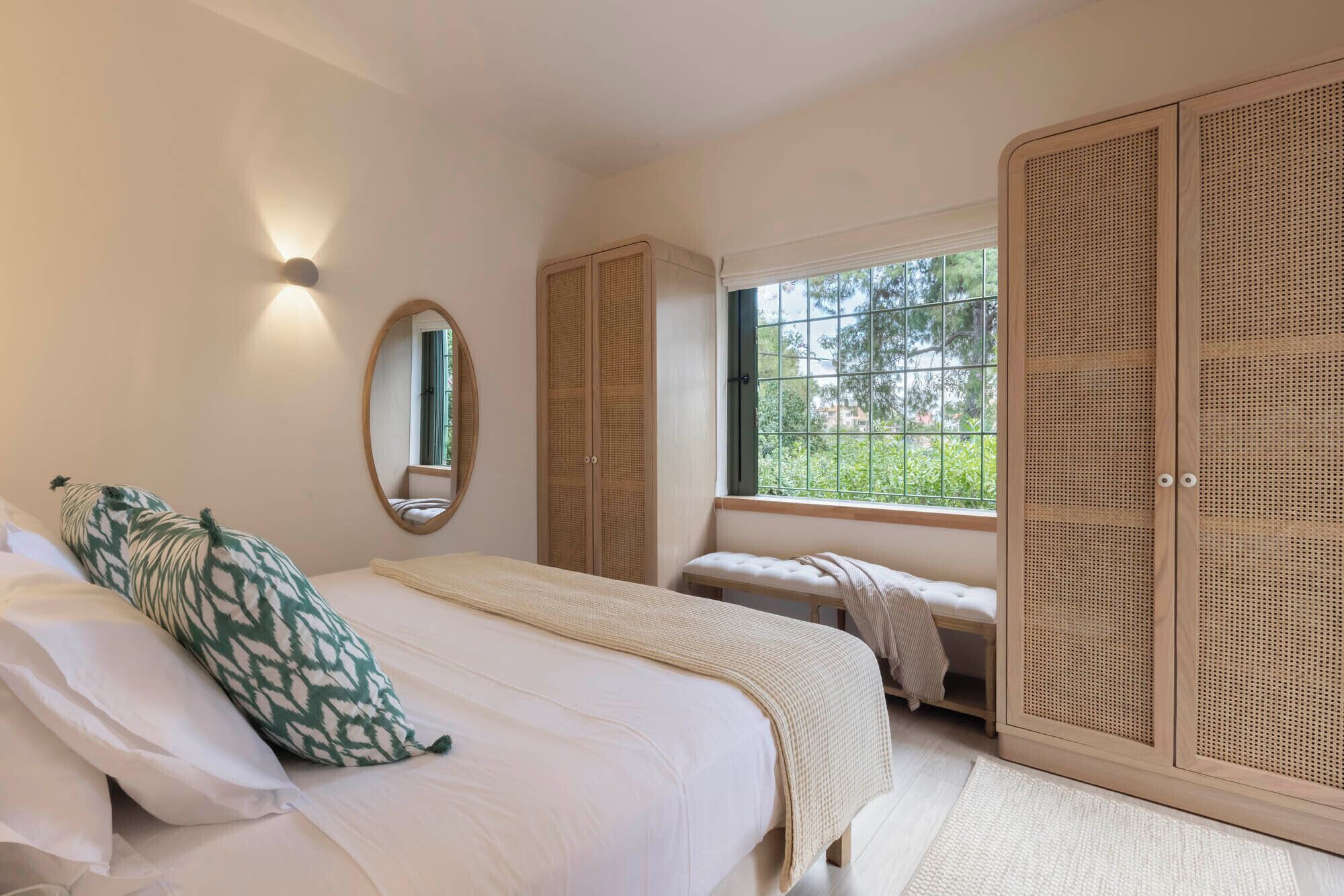 Iron/ironing board, internet, bed sheets