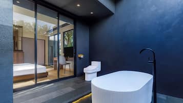 Standard Room, Vineyard View | Bathroom | Combined shower/bathtub, towels, soap, shampoo