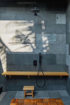 Standard Room, Vineyard View | Bathroom | Combined shower/tub, towels, soap, shampoo - Himawari House (Gianyar)