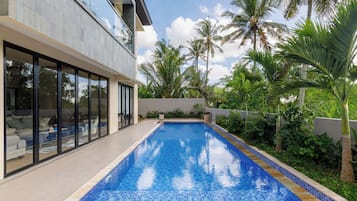 2 kolam renang outdoor