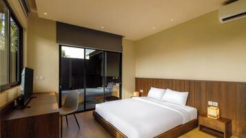 Minibar, escritorio, espacio para trabajar con laptop y wifi gratis