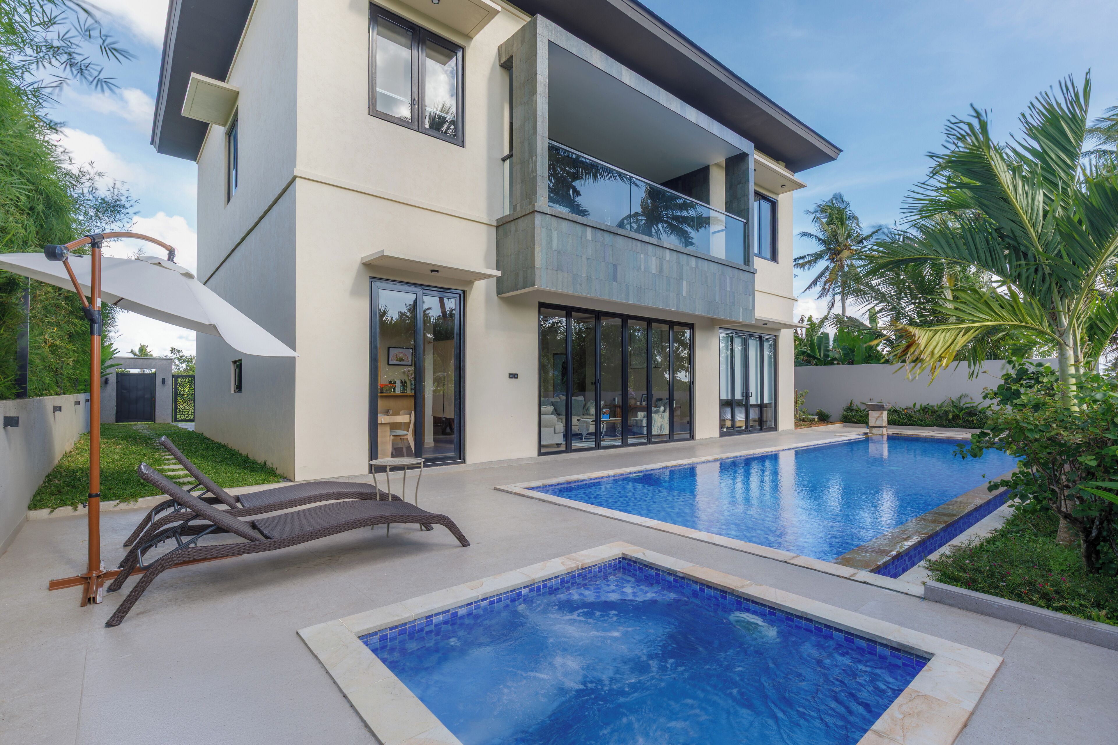 2 piscinas al aire libre