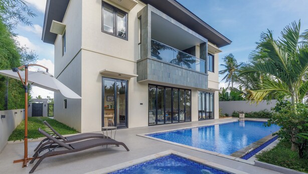 A modern two-story house with a swimming pool, a covered patio, and a well-maintained garden. - Himawari House (Blahbatuh)