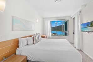 Iron/ironing board, WiFi, bed sheets - Whitsunday Oceans! Infinity Pool, Restaurant, Gym, Spa bath and Coral Sea View!! (Airlie Beach)