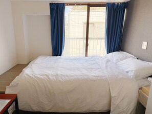 Japanilaistyylinen kahden hengen huone, japanilainen futon, tupakointi kielletty, oma kylpyhuone | Pimennysverhot, ilmainen Wi-Fi