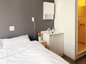 Camera doppia in stile giapponese, futon giapponese, non fumatori, bagno privato | Tende oscuranti, Wi-Fi gratuito