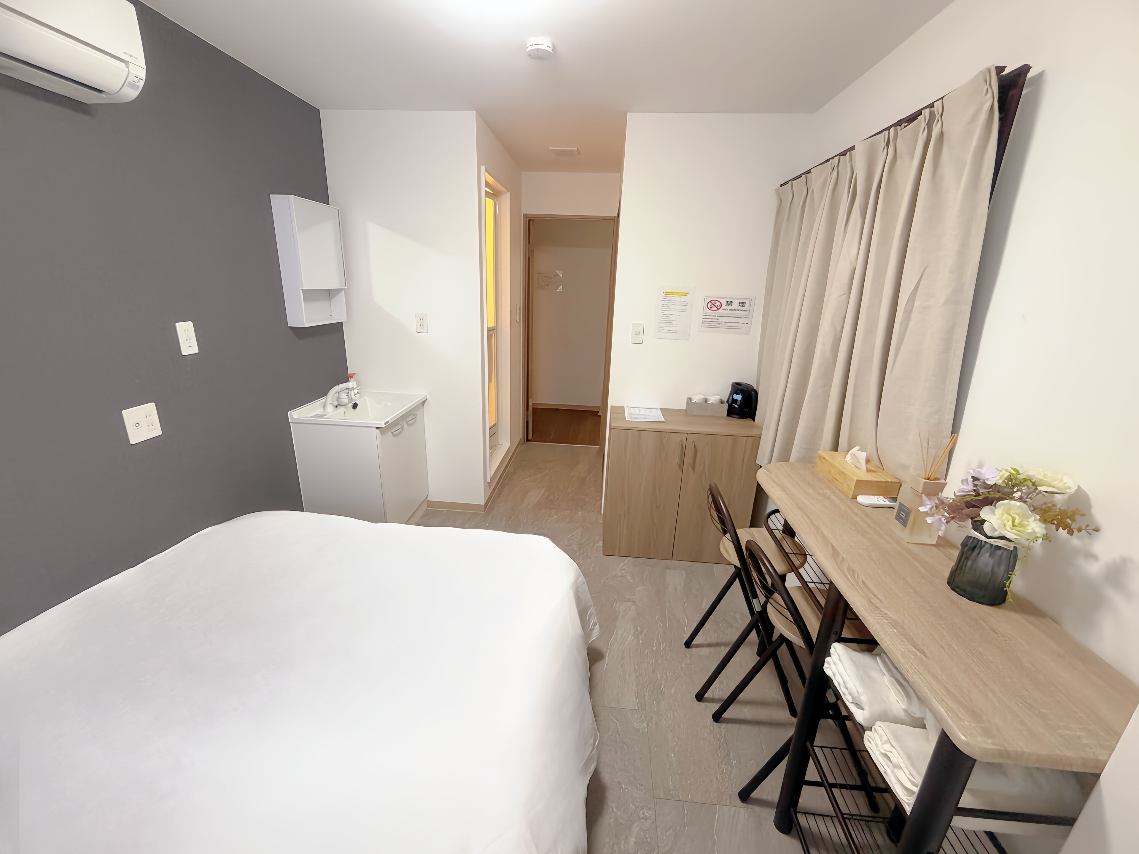 Junior Double Room, 1 Double Bed, Non Smoking, Private Bathroom | Blackout drapes, free WiFi