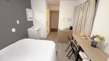 Dobbeltrom – junior, 1 dobbeltseng, ikke-røyk, privat bad | Blendingsgardiner og wi-fi (inkludert)