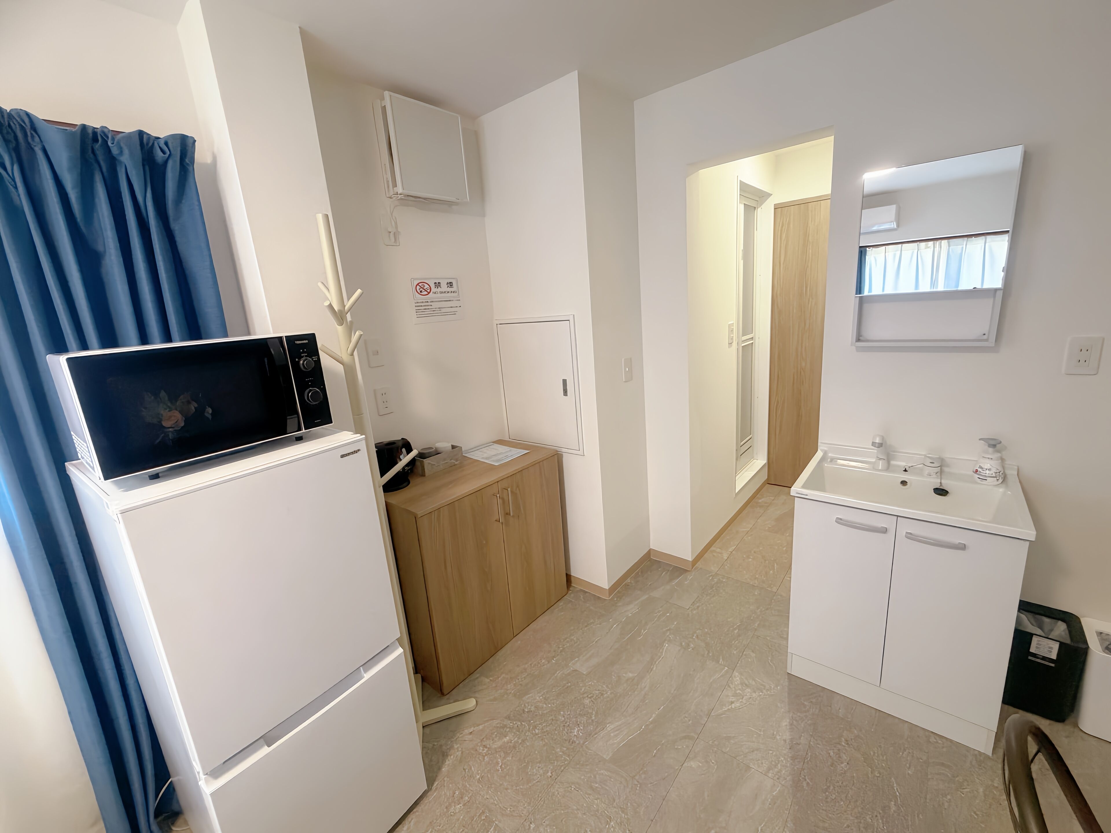 Standard Twin Room, 2 Twin Beds, Balcony, City View | Living area