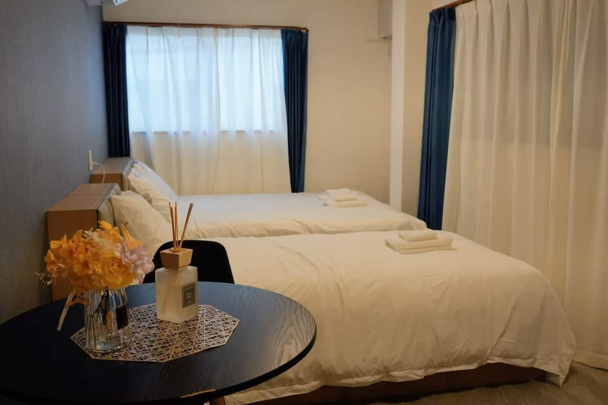 Trippelrum i japansk stil - flera sängar - icke-rökare - privat badrum | Vardagsrum