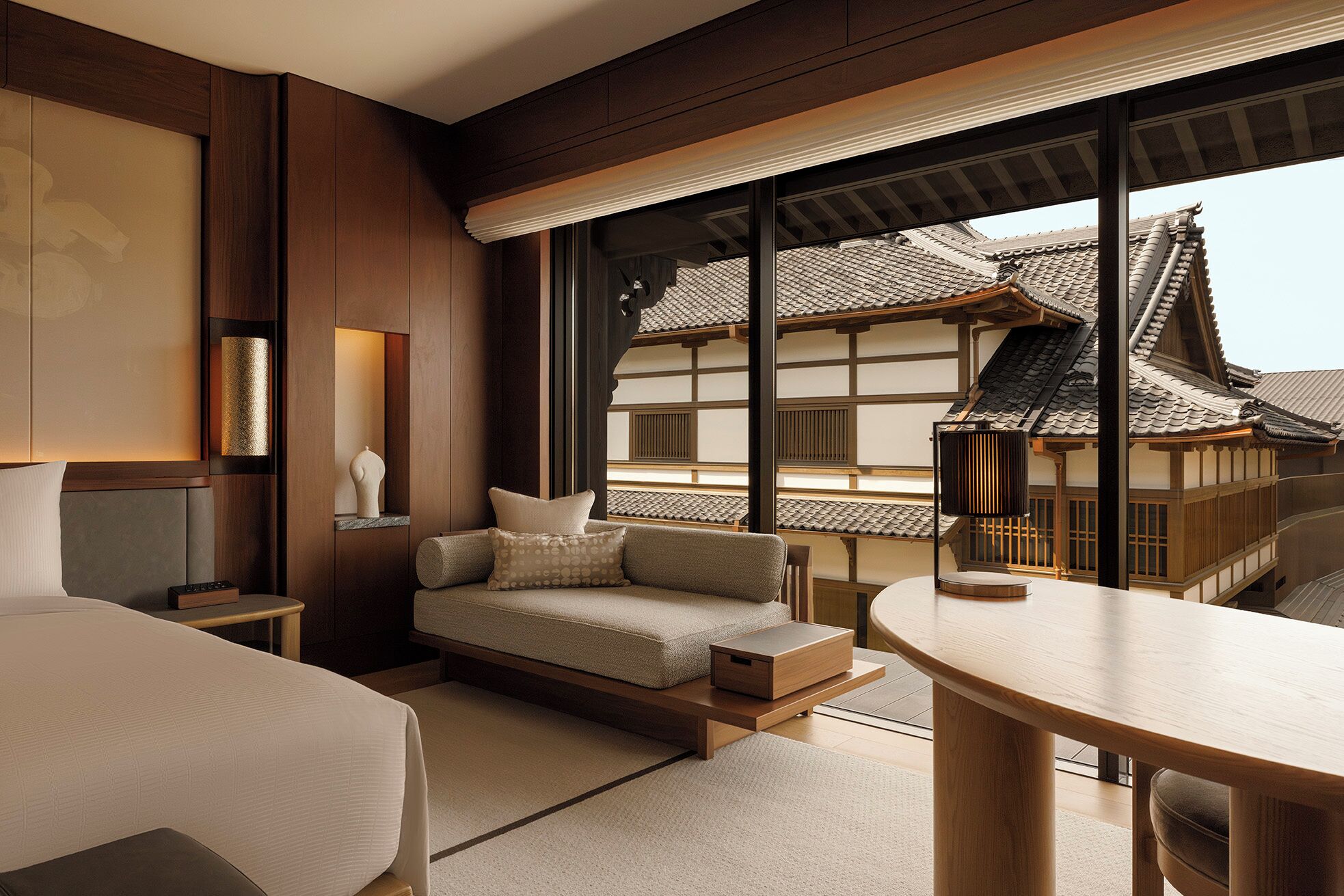 Premier Room, 1 King Bed (Theatre) | Free minibar items, in-room safe, free cribs/infant beds, bed sheets