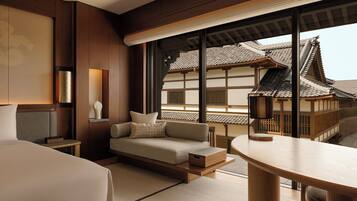 Premier Room, 1 King Bed (Theatre) | Free minibar items, in-room safe, free cribs/infant beds, bed sheets