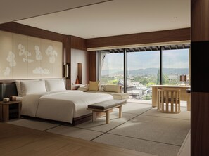 Free minibar items, in-room safe, iron/ironing board - Capella Kyoto (Kyoto)