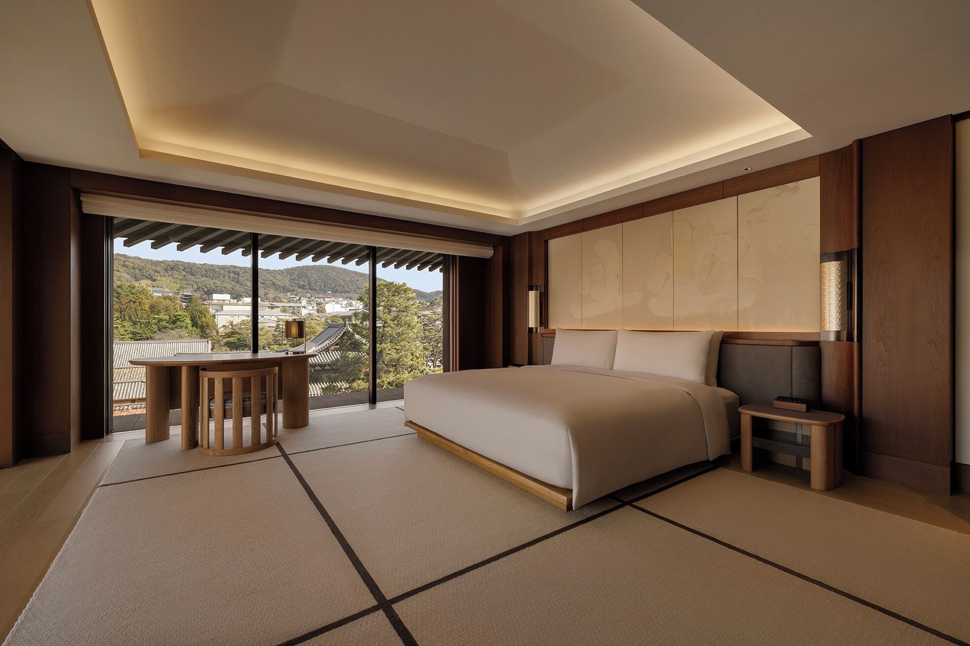 Junior Suite, 1 King Bed, Corner | Free minibar items, in-room safe, free cribs/infant beds, bed sheets