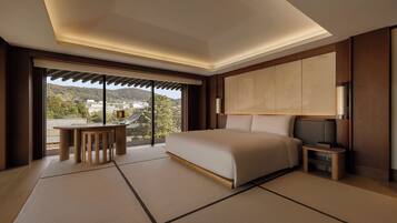 Junior Suite, 1 King Bed, Corner | Free minibar items, in-room safe, free cribs/infant beds, bed sheets