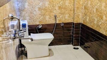 Deluxe Room, Mountain View | Bathroom | Shower, free toiletries, towels, soap