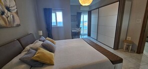 Desk, iron/ironing board, WiFi, bed sheets - Modern 3BR Apartment with Panoramic Views (Sliema)
