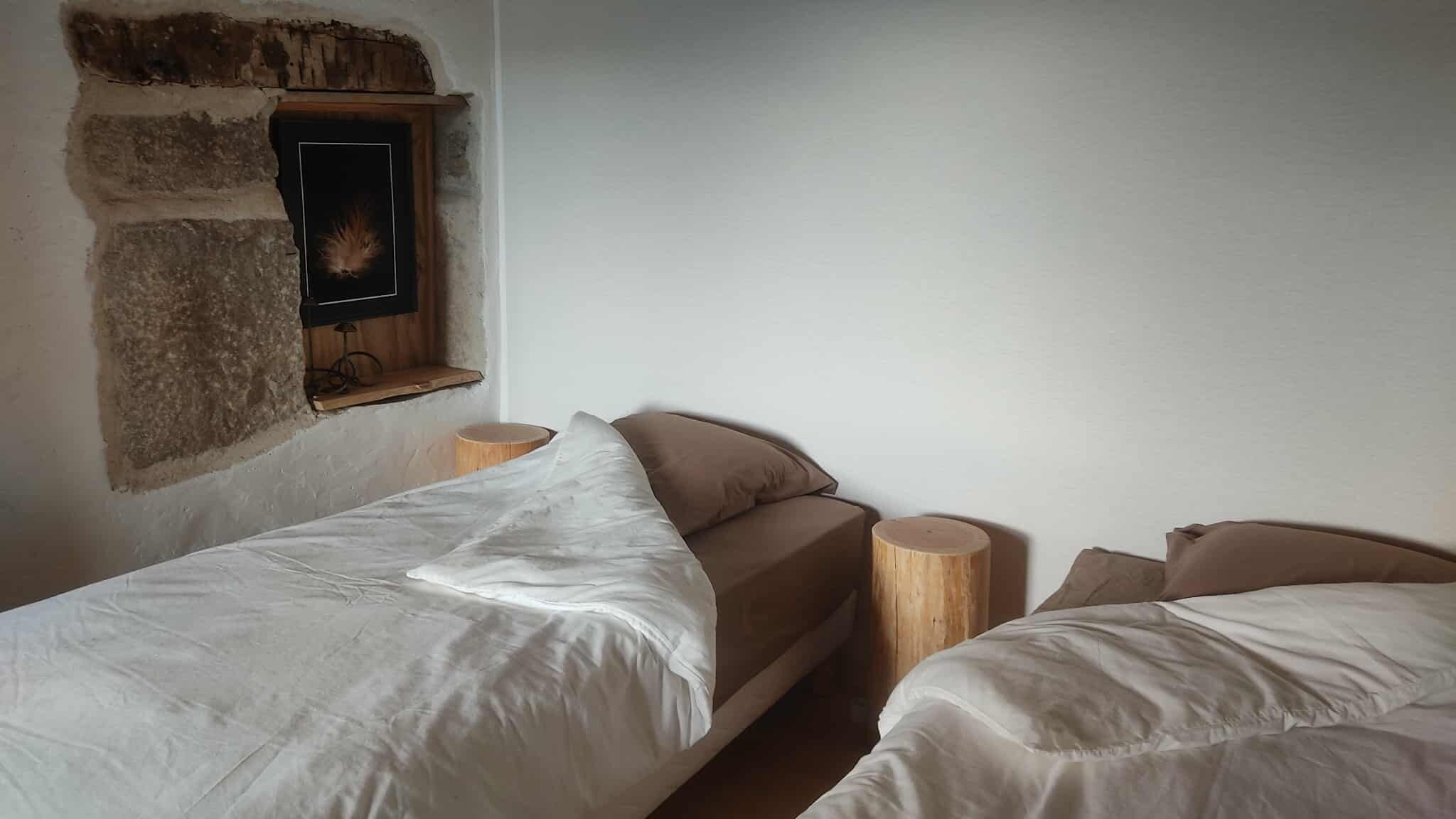 Ferros/tábuas de passar roupa, acesso à internet, roupa de cama