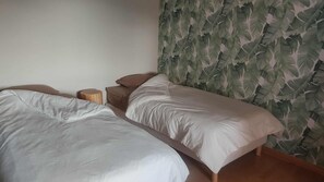 Bügeleisen/Bügelbrett, Internetzugang, Bettwäsche