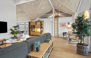 Smart-TV, Tischfußball, Tischtennisplatte