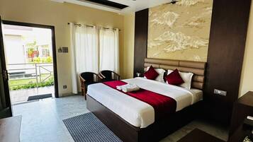 Habitación Deluxe doble | Escritorio y espacio para trabajar con un portátil