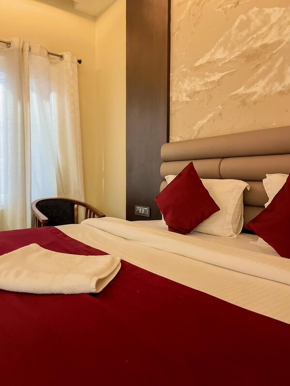 Deluxe-Doppelzimmer | Schreibtisch, laptopgeeigneter Arbeitsplatz, Bügeleisen/Bügelbrett