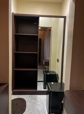 Deluxe-Doppelzimmer | Schreibtisch, laptopgeeigneter Arbeitsplatz, Bügeleisen/Bügelbrett