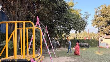 儿童活动区 - 室外