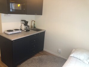 Silitysrauta/-lauta, Wi-Fi, vuodevaatteet