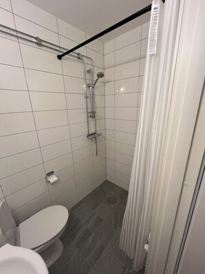 تجهيزات دش، مجففات شعر، مناشف، صابون