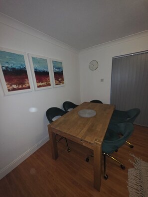 Dining - Cosy Housewithin easy access to Nottingham City centre (Nottingham)