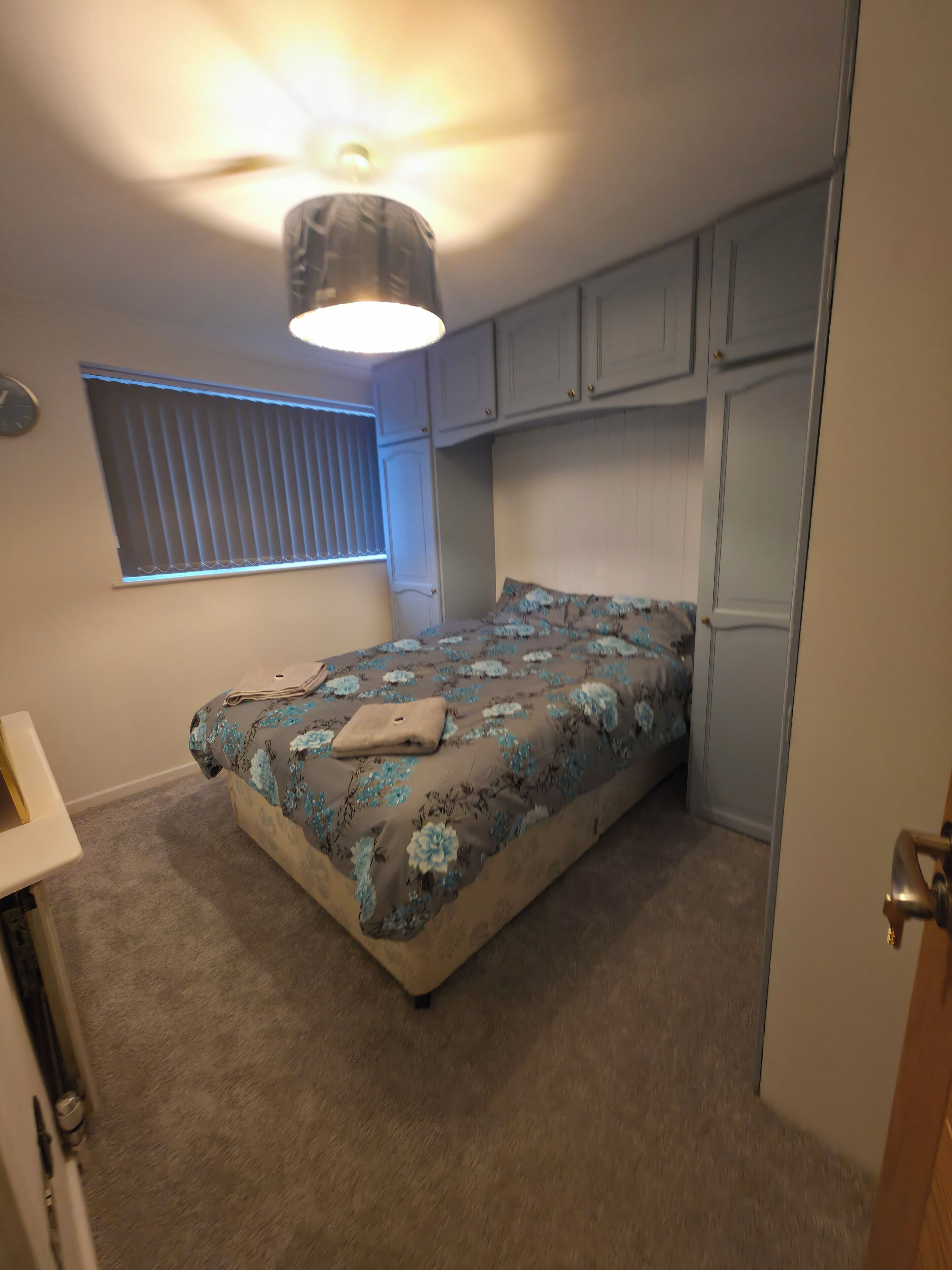 Strykejern/-brett, internettilgang og sengetøy