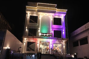 Front of property - Hotel Shri Ram Ratan Inn (Ayodhya)