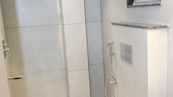 Toallas, jabón, champú y papel higiénico