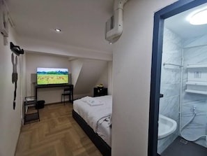 Room, 1 Queen Bed, Non Smoking, Private Bathroom | In-room safe, desk, free WiFi - The One Hotel (Muang Pattaya)