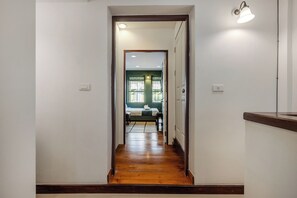 ห้องดีลักซ์ดับเบิล, เตียงควีนไซส์ 2 เตียง, ปลอดบุหรี่ | Wi-Fi ฟรี