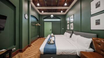 Family Quadruple Room, 2 Queen Beds, Non Smoking | Free WiFi